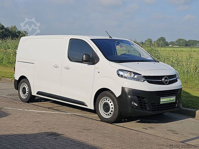 High-roof van OPEL VIVARO 1.5 L2H1 Airco Carplay!