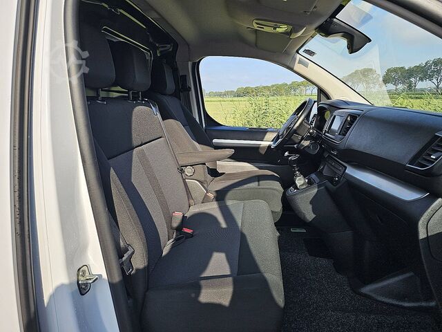 High-roof van OPEL VIVARO 1.5 L2H1 Airco Carplay!