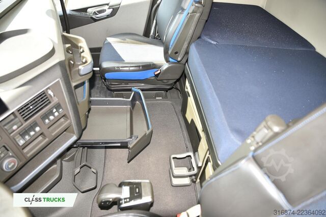 Standard tractor unit VOLVO FH 500 XL Retarder i-ParkCool ACC