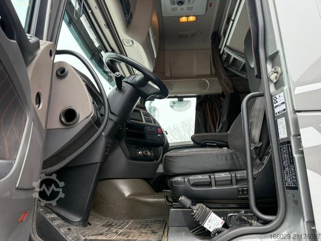 Standard SZM DAF XF 440 FT mit Schubboden Hydraulik