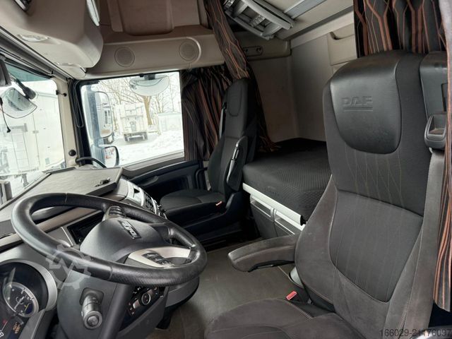 Standard SZM DAF XF 440 FT mit Schubboden Hydraulik