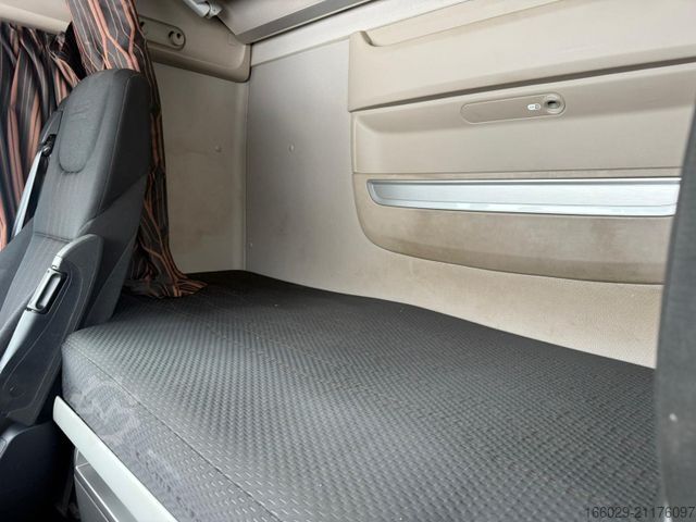 Standard SZM DAF XF 440 FT mit Schubboden Hydraulik