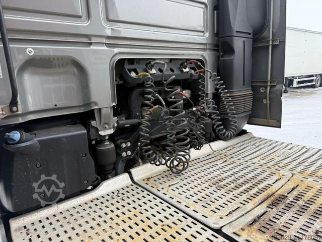 Standard SZM DAF XF 440 FT mit Schubboden Hydraulik