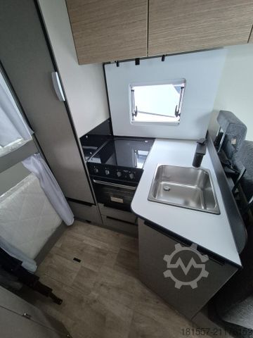 Teilintegriertes Wohnmobil BÜRSTNER Campeo TD 676 G