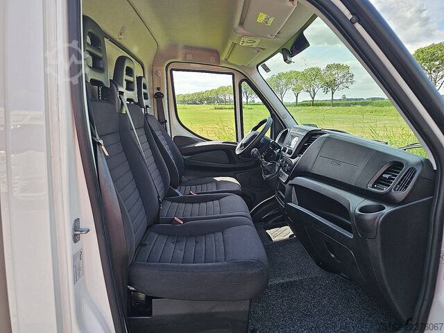 Suitcase IVECO DAILY 35C16 Bakwagen Laadklep