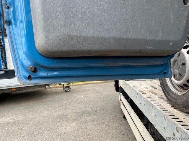 Pick-up van MERCEDES-BENZ Sprinter II Pritsche/DoKa 313 - MOTORSCHADEN -