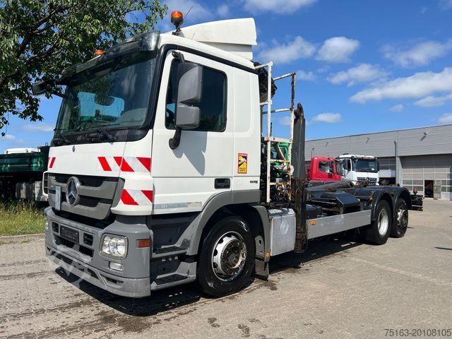 Autokran MERCEDES-BENZ Actros 2541 L6x2 Abrollkipper mit Kran Funk+Grei