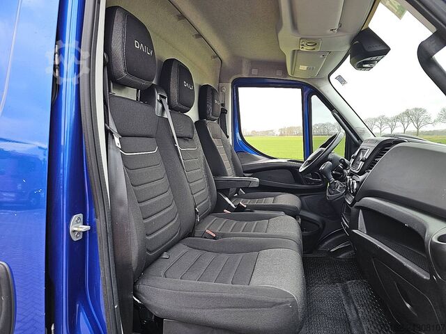 High-roof van IVECO DAILY 35 S 18 3.0L AUT. L2H2