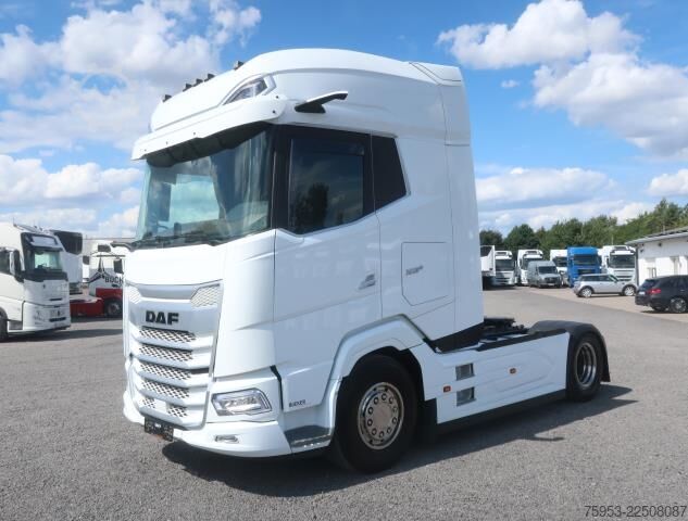 Standard tractor unit DAF XG+ 530 FT Standklima Intarder Navigation