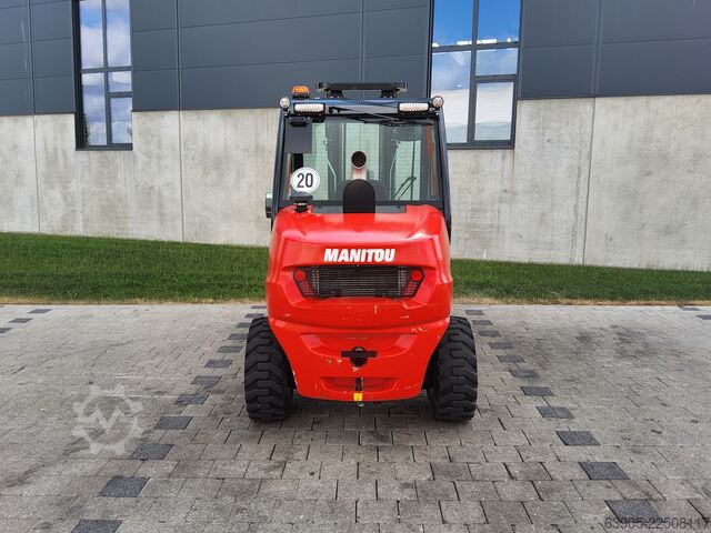 All-terrain forklift Manitou MC 30-4