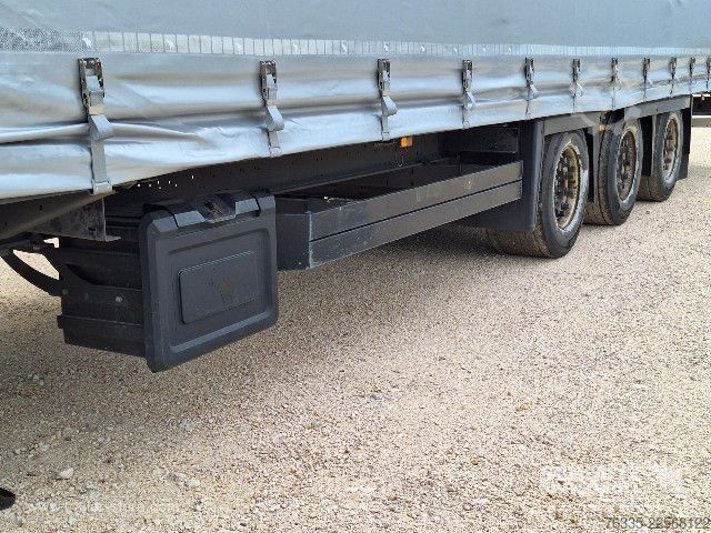 Auflieger mit Pritsche & Plane Schmitz Cargobull Curtainsider Mega