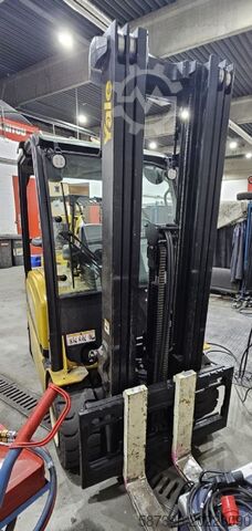 Electric 4-wheel forklift Yale ERP30VL