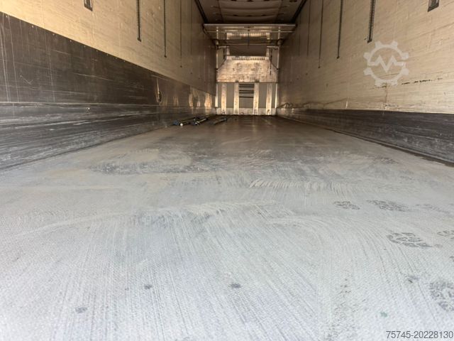 Reefer semitrailer KRONE SD * CARRIER VECTOR 1450 * LIFT UND GELENKACHSE