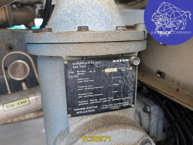 Tanker truck Renault Premium 270