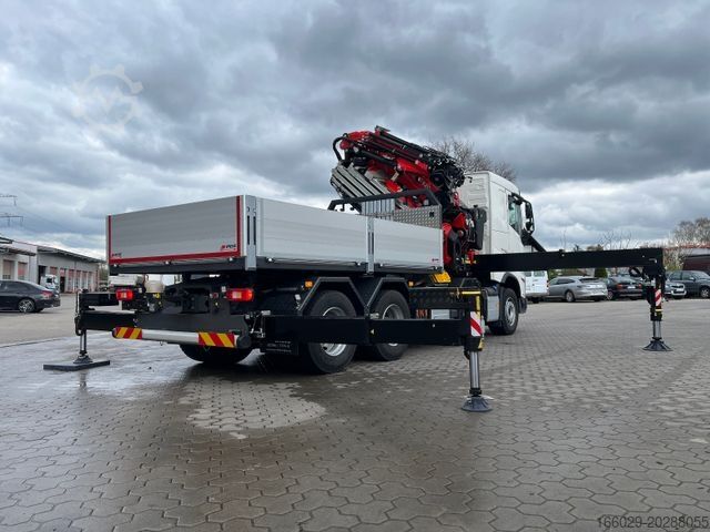 Heavy-duty truck VOLVO FH 500 8x4 Kran F820 RA2.27 Jib & Winde Sofort