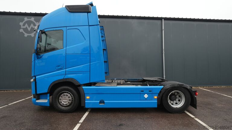 Standard-SZM Volvo FH 480 LNG Globetrotter tractor unit