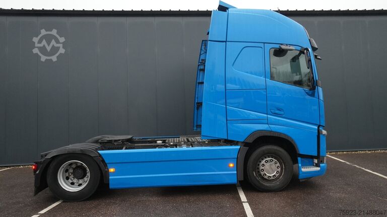 Standard-SZM Volvo FH 480 LNG Globetrotter tractor unit