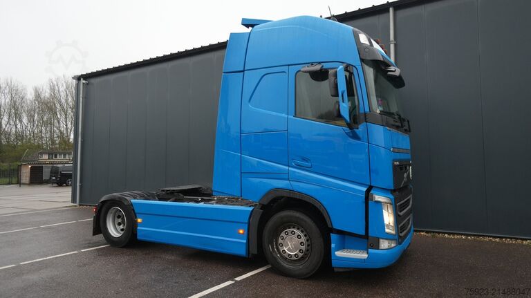 Standard-SZM Volvo FH 480 LNG Globetrotter tractor unit
