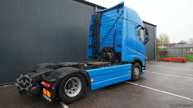 Standard-SZM Volvo FH 480 LNG Globetrotter tractor unit