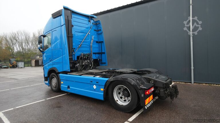 Standard-SZM Volvo FH 480 LNG Globetrotter tractor unit