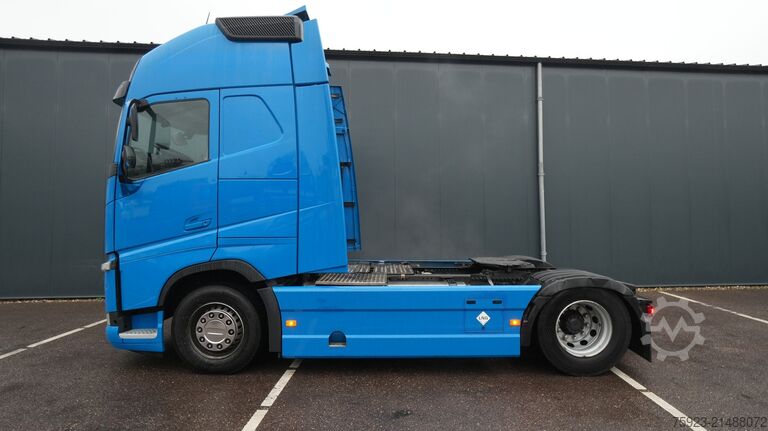 Standard-SZM Volvo FH 480 LNG Globetrotter tractor unit