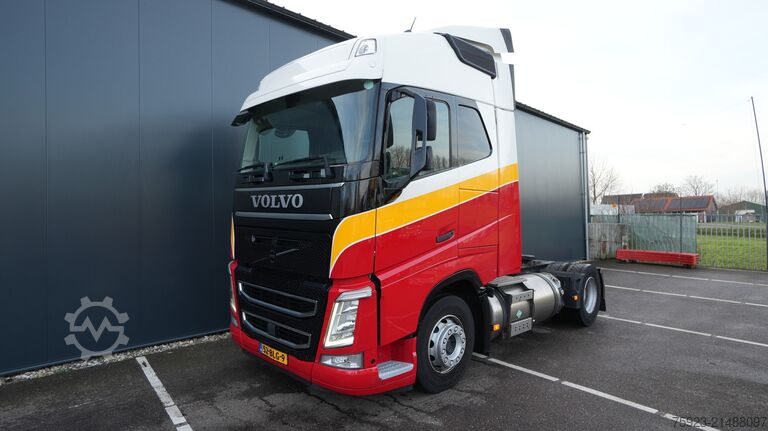 Standard-SZM Volvo FH 420 LNG Globetrotter tractor unit