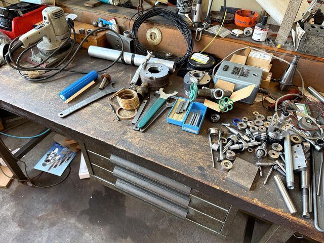 Werkbank mit Inhalt Workbench with contents