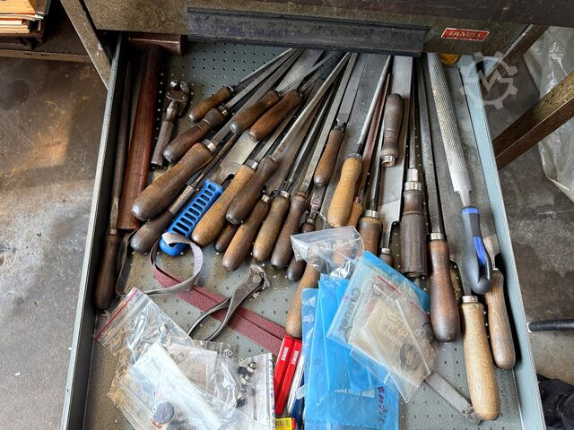 Werkbank mit Inhalt Workbench with contents