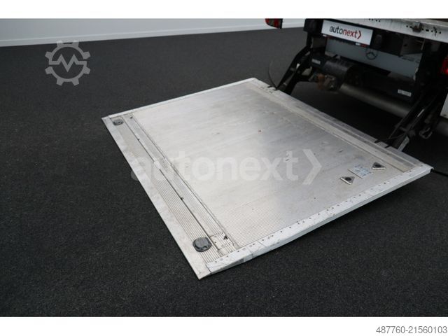 Transporter mit Koffer MERCEDES-BENZ Sprinter 316 Aut.*Ladebordwand* AHK 3,5t+Navi 31