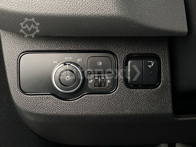 Transporter mit Koffer MERCEDES-BENZ Sprinter 316 Aut.*Ladebordwand* AHK 3,5t+Navi 31