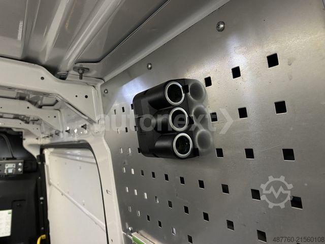 High top van VW Crafter 35 *WERKSTATT* AHK3,5t+230V+Dachträger