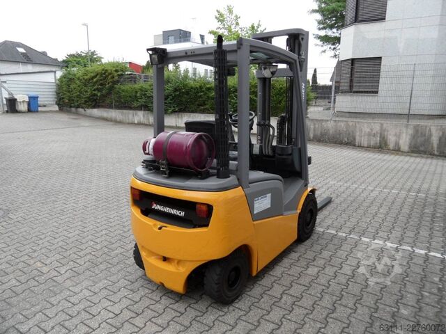 Treibgasstapler Jungheinrich TFG 316 - Triplex - wenig Stunden