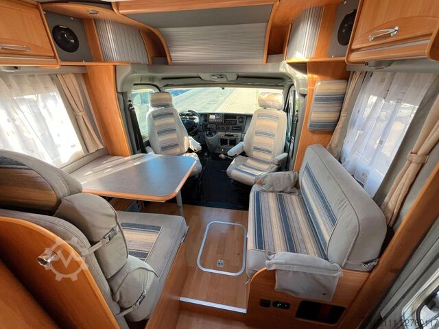 Semi-integrated camper ADRIA 687 SP - Festbett - Automatik - Klima - AHK -