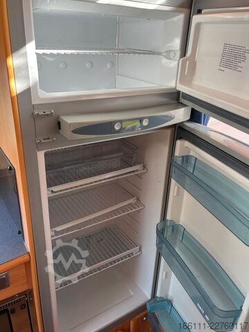 Semi-integrated camper ADRIA 687 SP - Festbett - Automatik - Klima - AHK -
