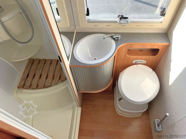 Semi-integrated camper ADRIA 687 SP - Festbett - Automatik - Klima - AHK -