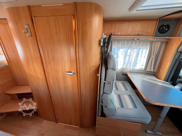 Semi-integrated camper ADRIA 687 SP - Festbett - Automatik - Klima - AHK -