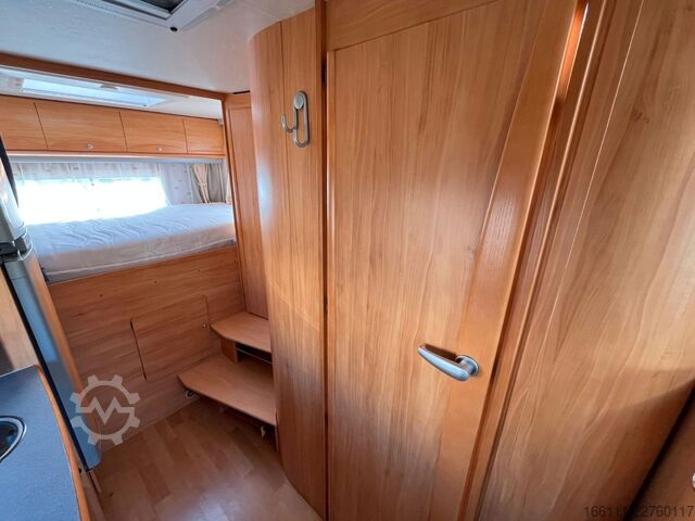 Semi-integrated camper ADRIA 687 SP - Festbett - Automatik - Klima - AHK -