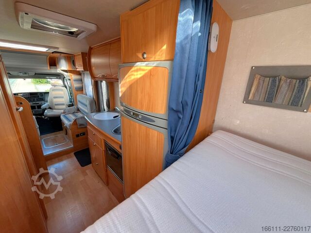 Semi-integrated camper ADRIA 687 SP - Festbett - Automatik - Klima - AHK -