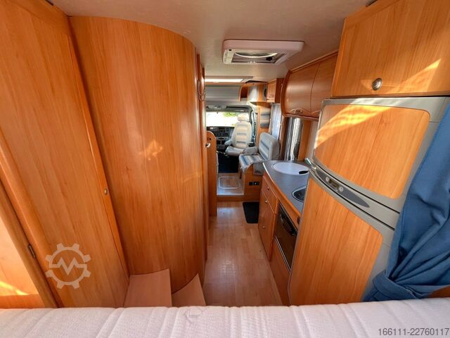 Semi-integrated camper ADRIA 687 SP - Festbett - Automatik - Klima - AHK -