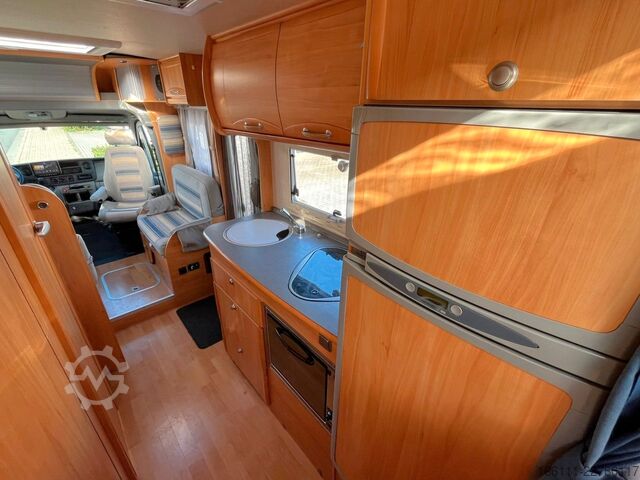 Semi-integrated camper ADRIA 687 SP - Festbett - Automatik - Klima - AHK -