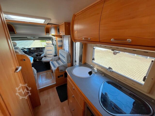 Semi-integrated camper ADRIA 687 SP - Festbett - Automatik - Klima - AHK -