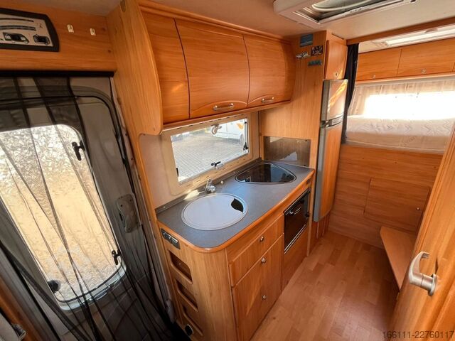 Semi-integrated camper ADRIA 687 SP - Festbett - Automatik - Klima - AHK -