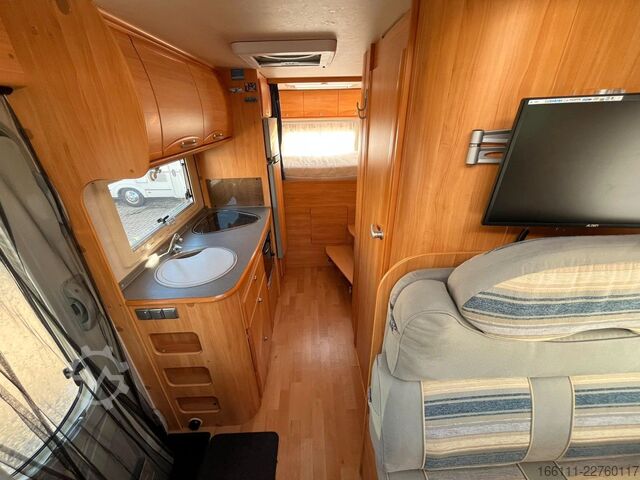 Semi-integrated camper ADRIA 687 SP - Festbett - Automatik - Klima - AHK -