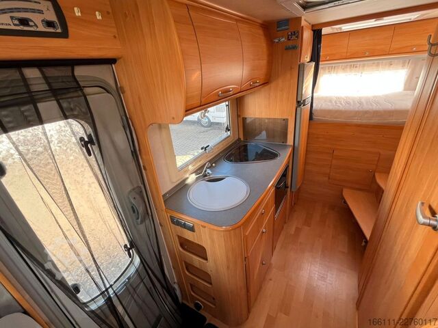 Semi-integrated camper ADRIA 687 SP - Festbett - Automatik - Klima - AHK -