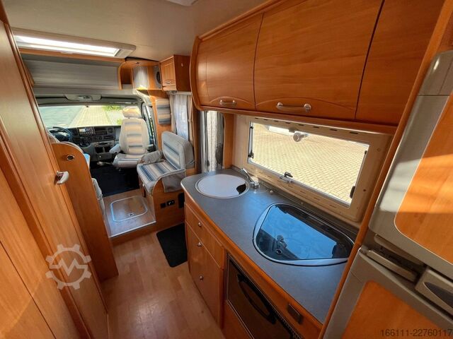 Semi-integrated camper ADRIA 687 SP - Festbett - Automatik - Klima - AHK -