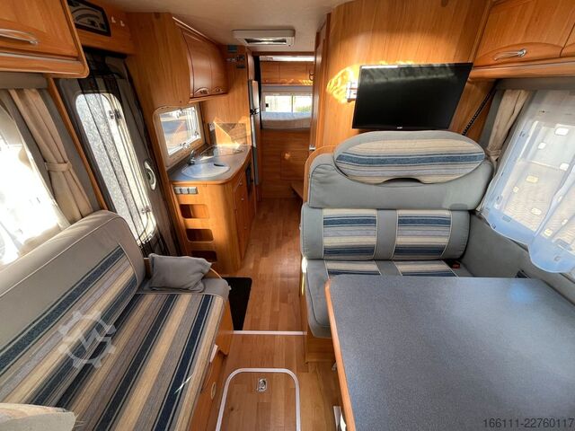 Semi-integrated camper ADRIA 687 SP - Festbett - Automatik - Klima - AHK -