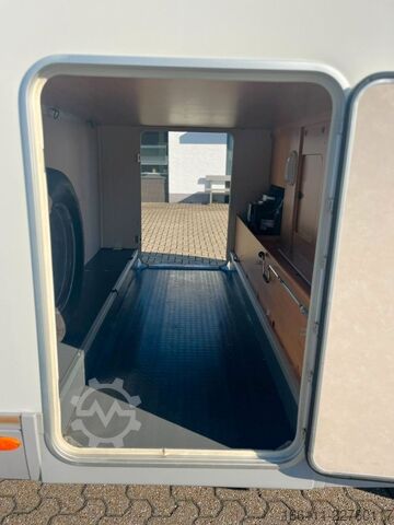 Semi-integrated camper ADRIA 687 SP - Festbett - Automatik - Klima - AHK -