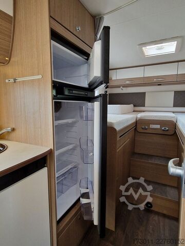 Semi-integrated camper CARADO T337 PRO 140PS Automat