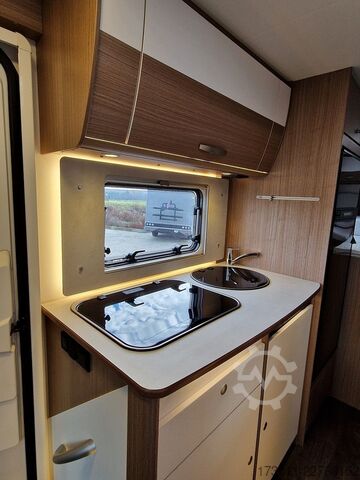 Semi-integrated camper CARADO T337 PRO 140PS Automat