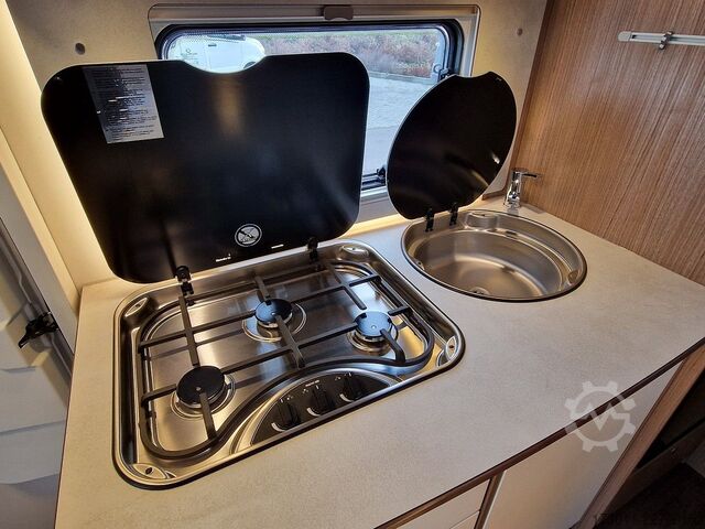 Semi-integrated camper CARADO T337 PRO 140PS Automat